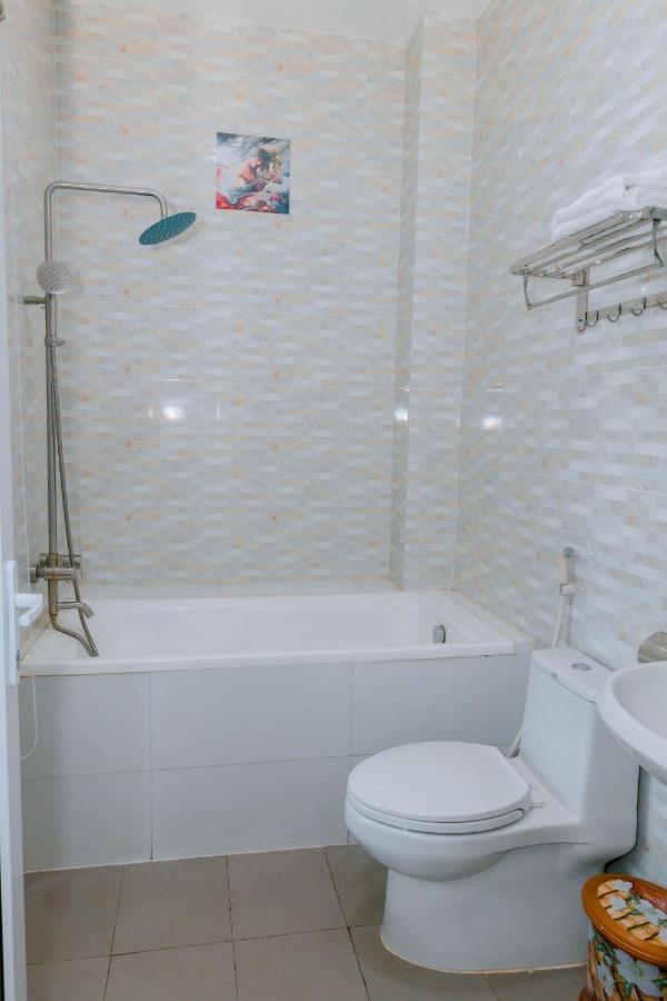 Khach San Hoang My Hotel Туй Хоа Екстериор снимка