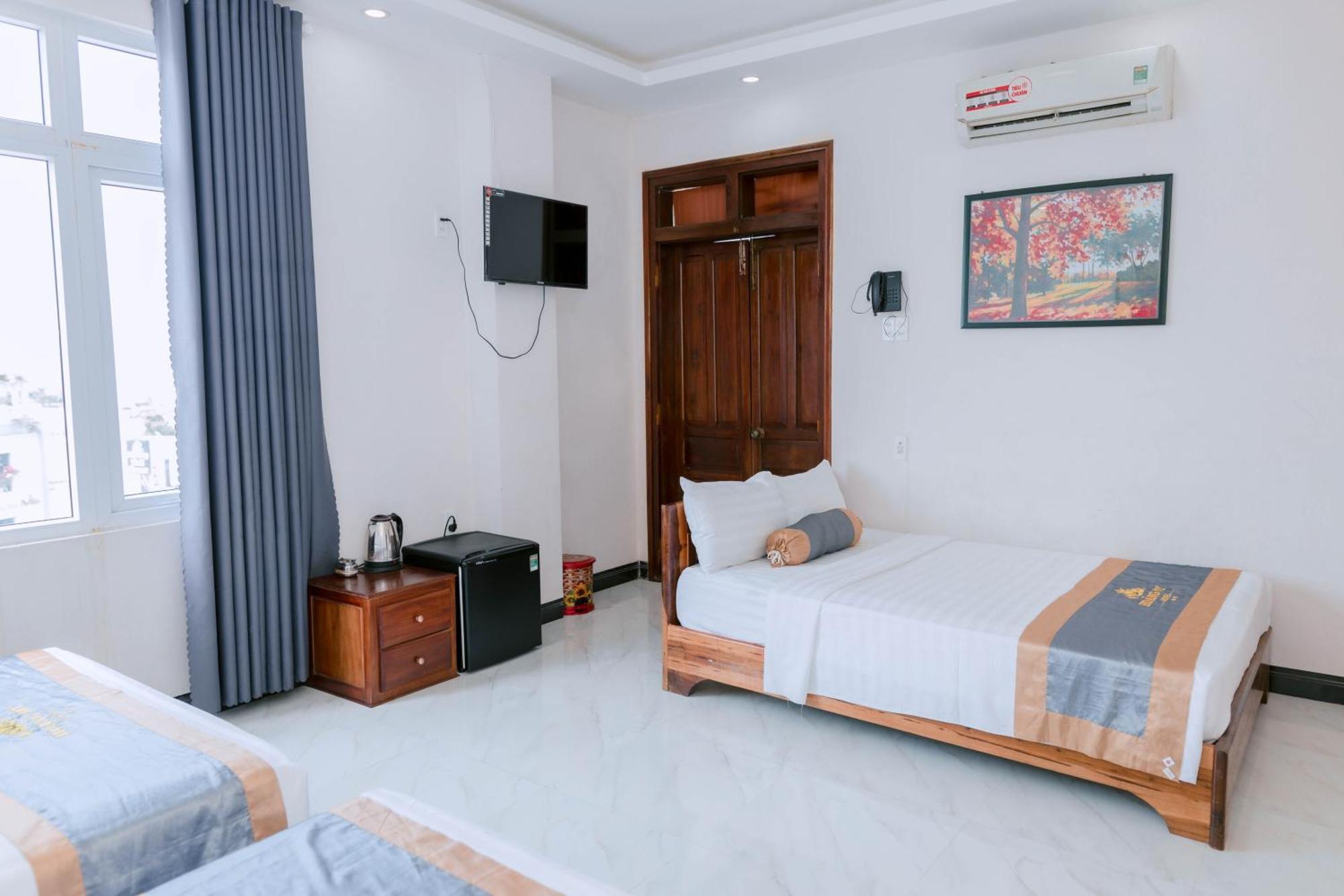Khach San Hoang My Hotel Туй Хоа Екстериор снимка